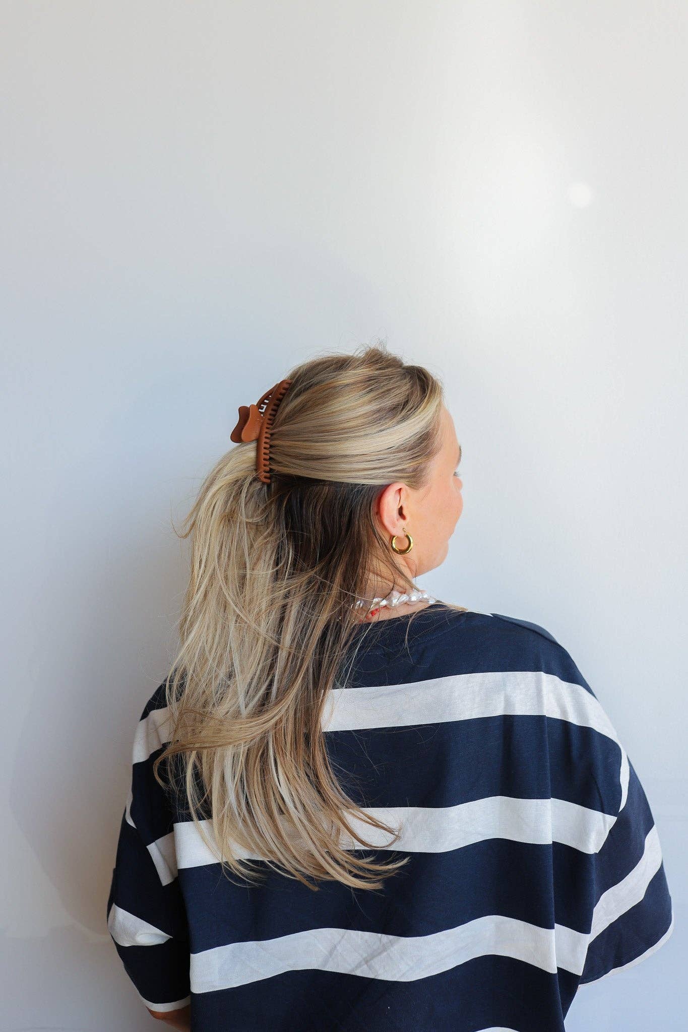 Kaxi Wavy Midi Hold Everything Claw