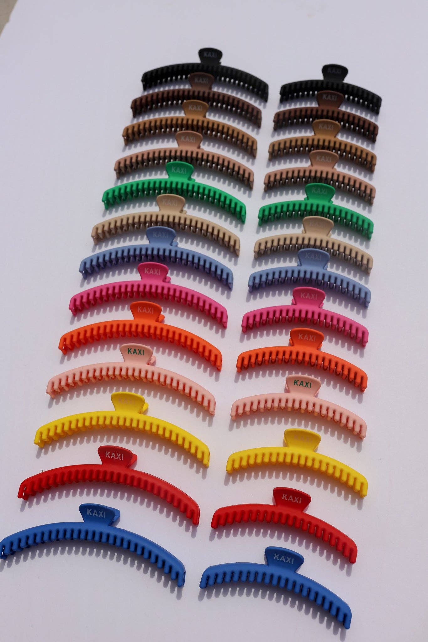 Matte Midi Hold Everything Claw Clip