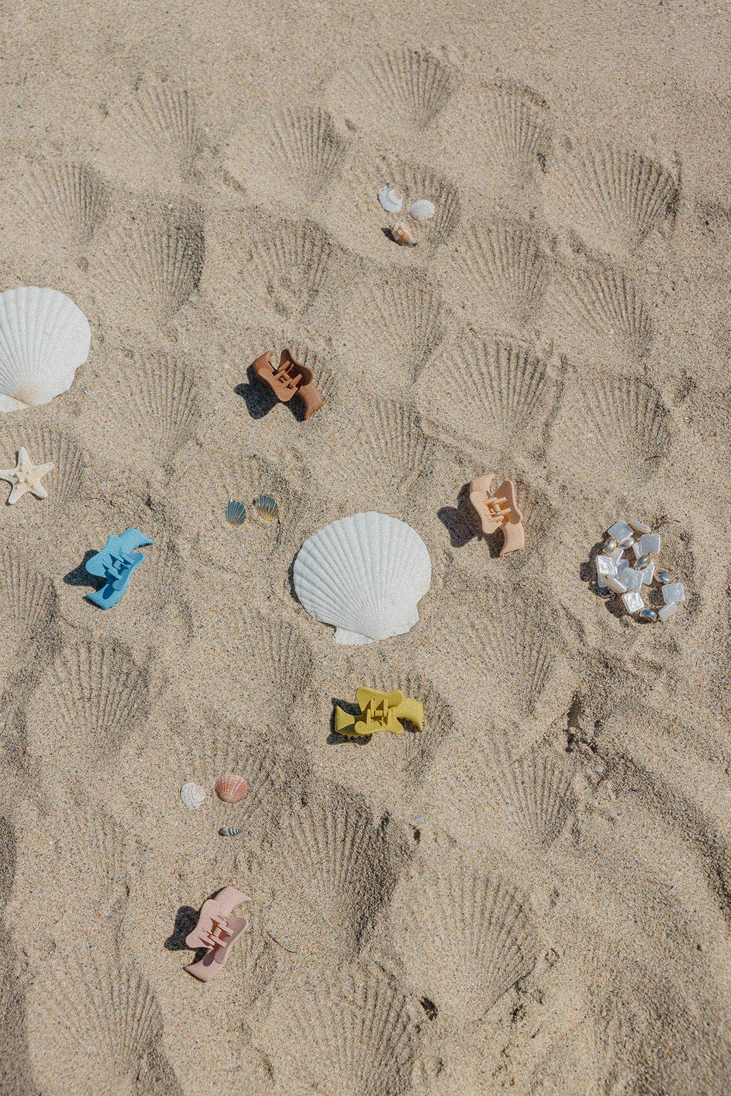 Kaxi Mini Wavy Hold Everything Claw Clip