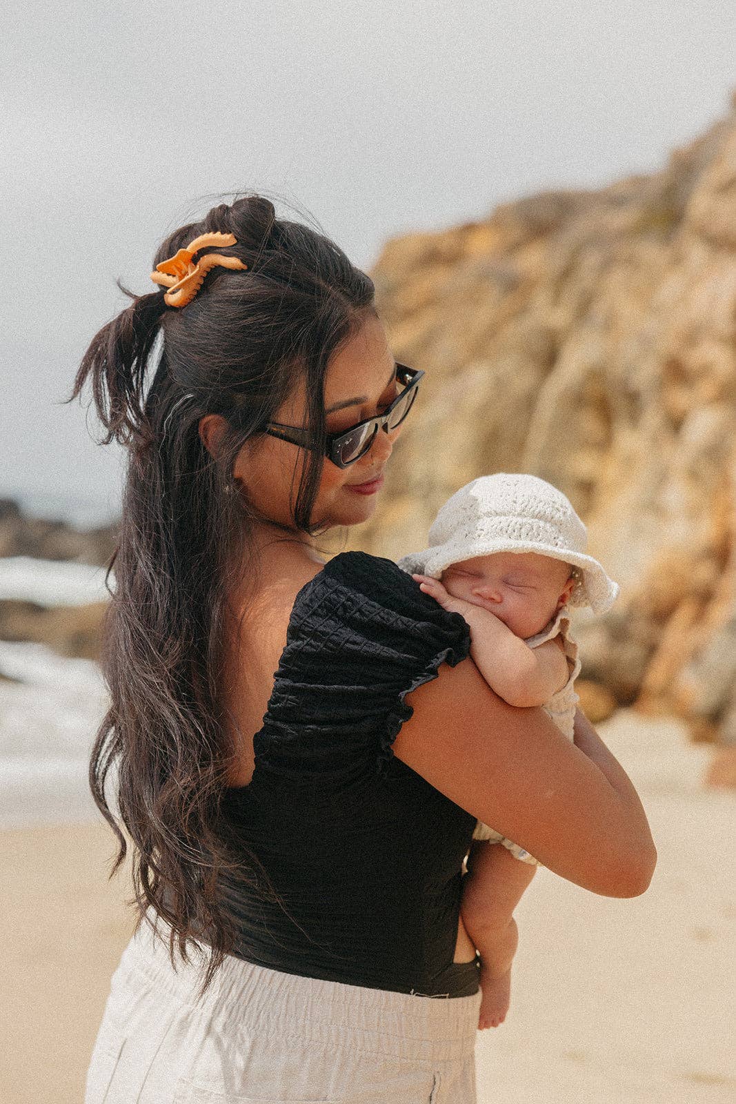 Kaxi Wavy Midi Hold Everything Claw