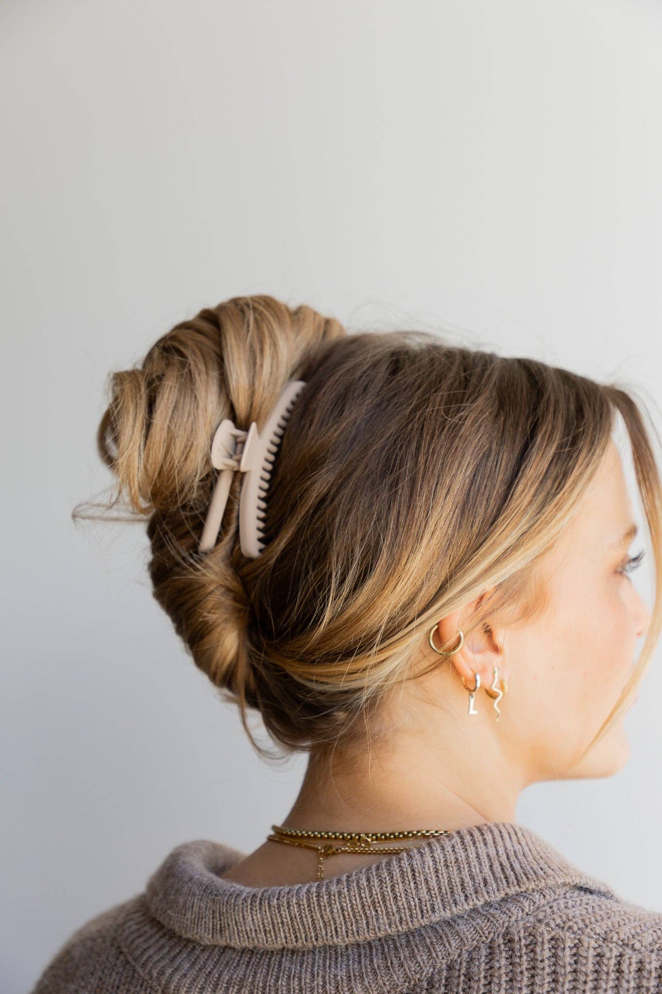 Matte Midi Hold Everything Claw Clip