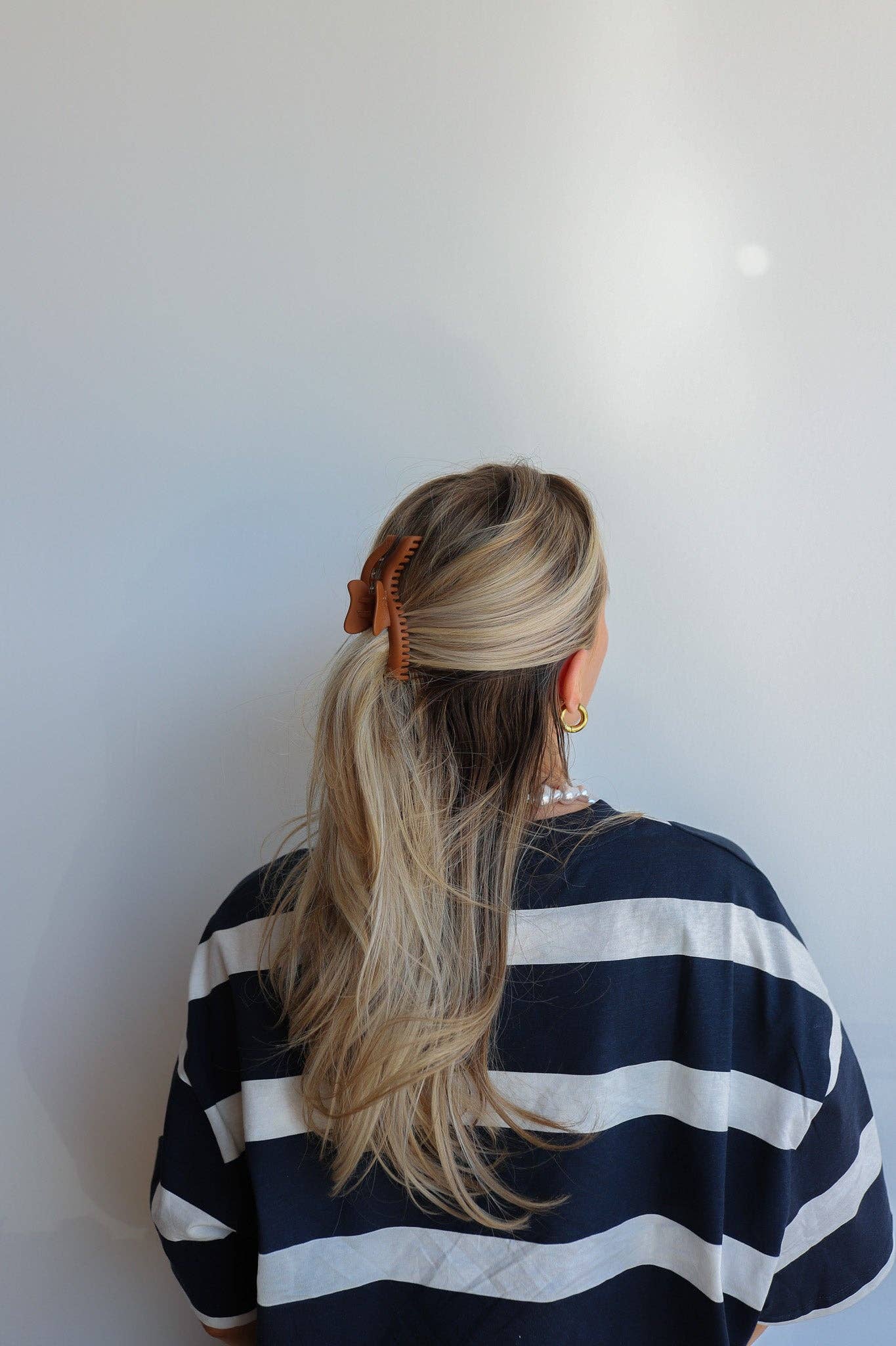 Kaxi Wavy Midi Hold Everything Claw