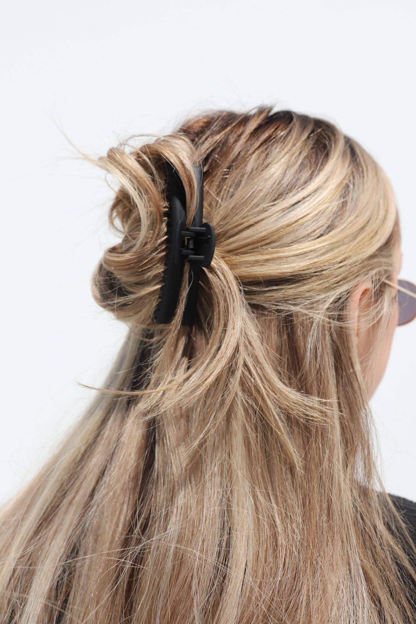 Matte Midi Hold Everything Claw Clip