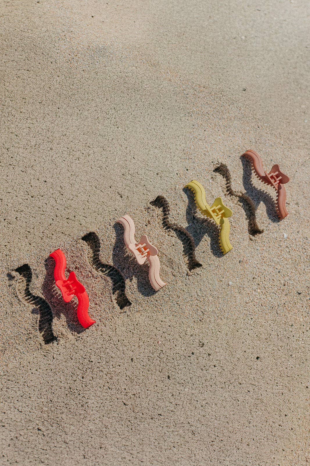 Kaxi Wavy Midi Hold Everything Claw