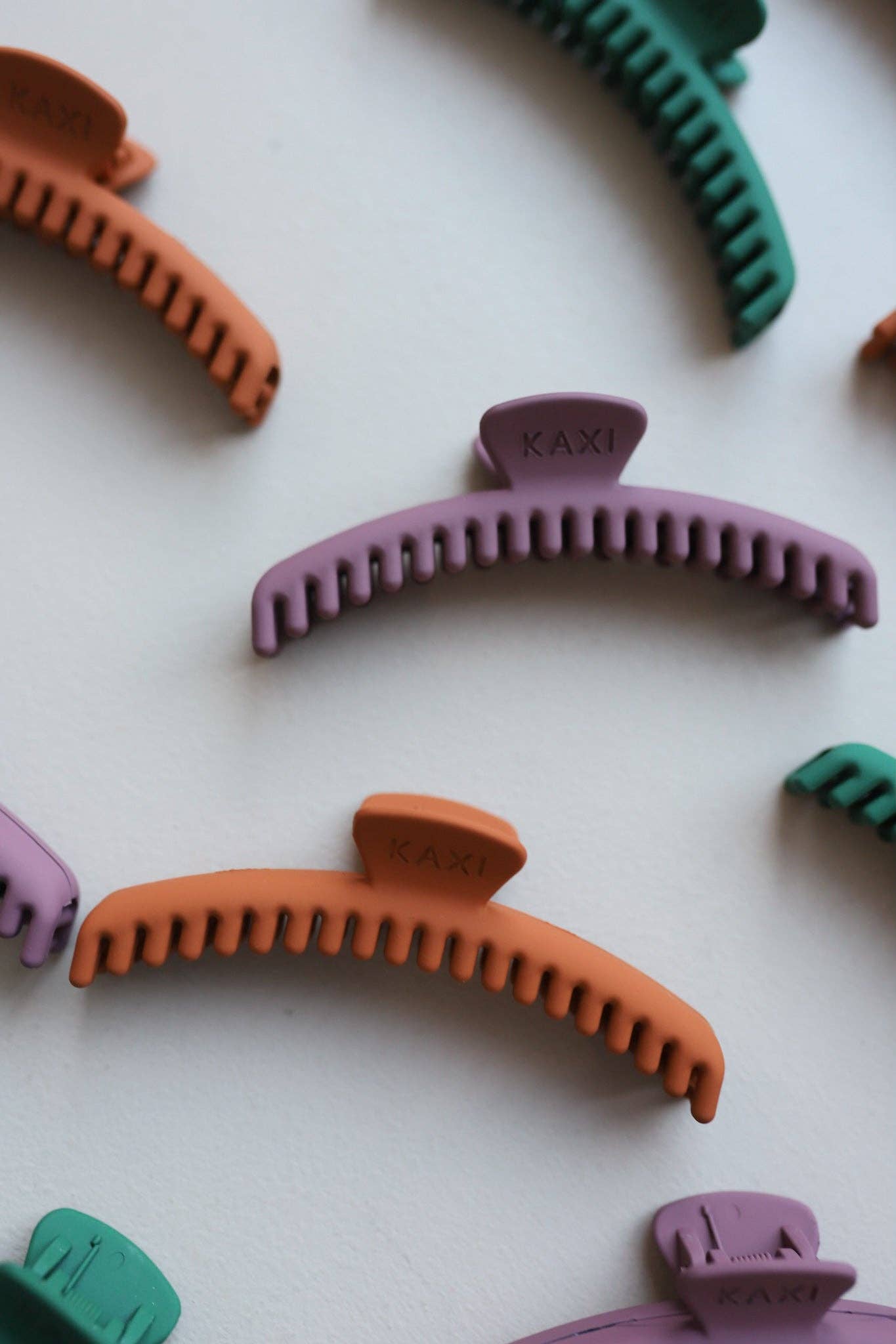 Matte Midi Hold Everything Claw Clip