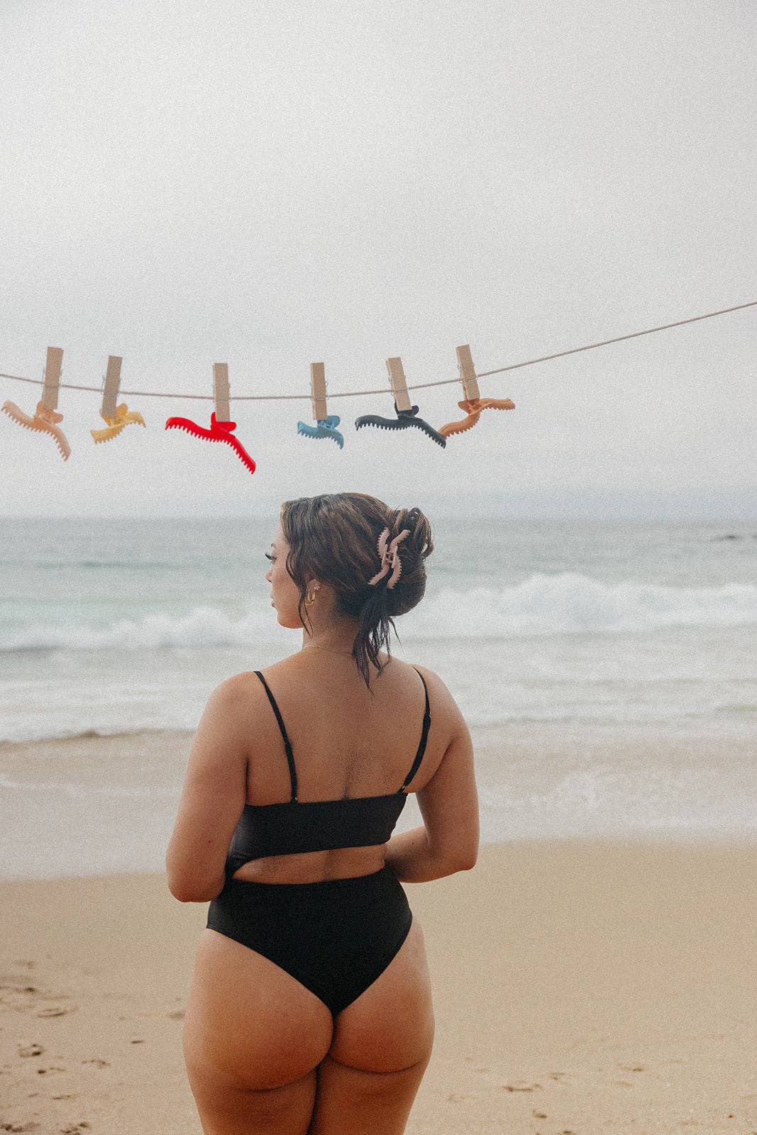 Kaxi Wavy Midi Hold Everything Claw