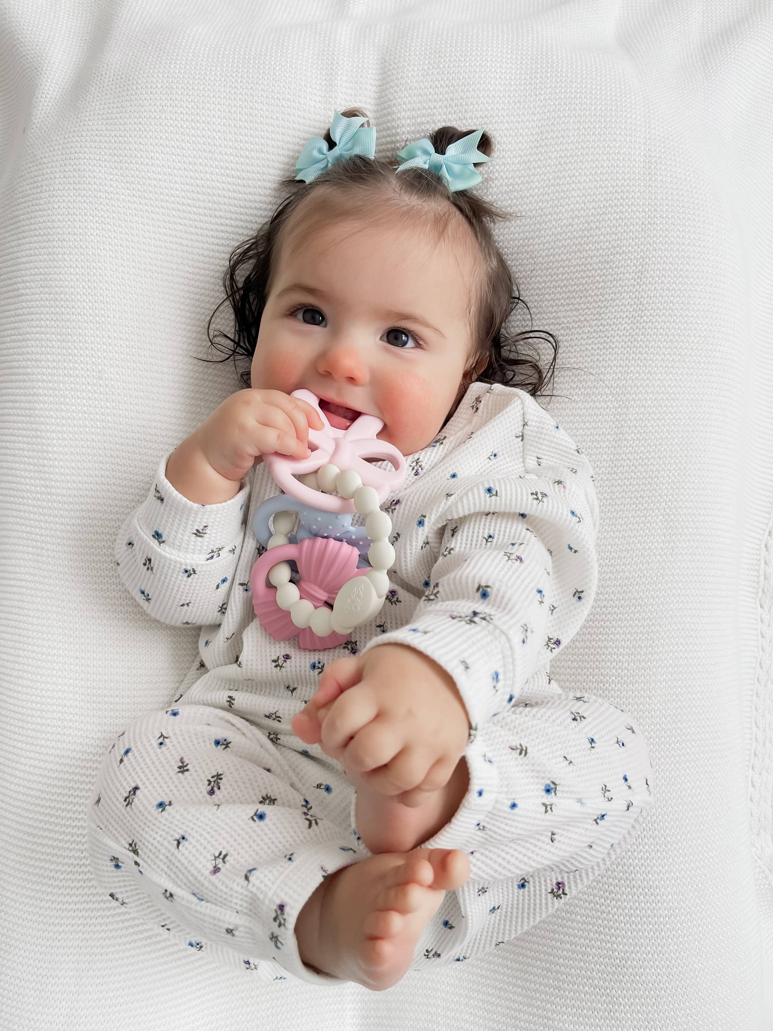 Itzy Trio™ Bow Teething Charms