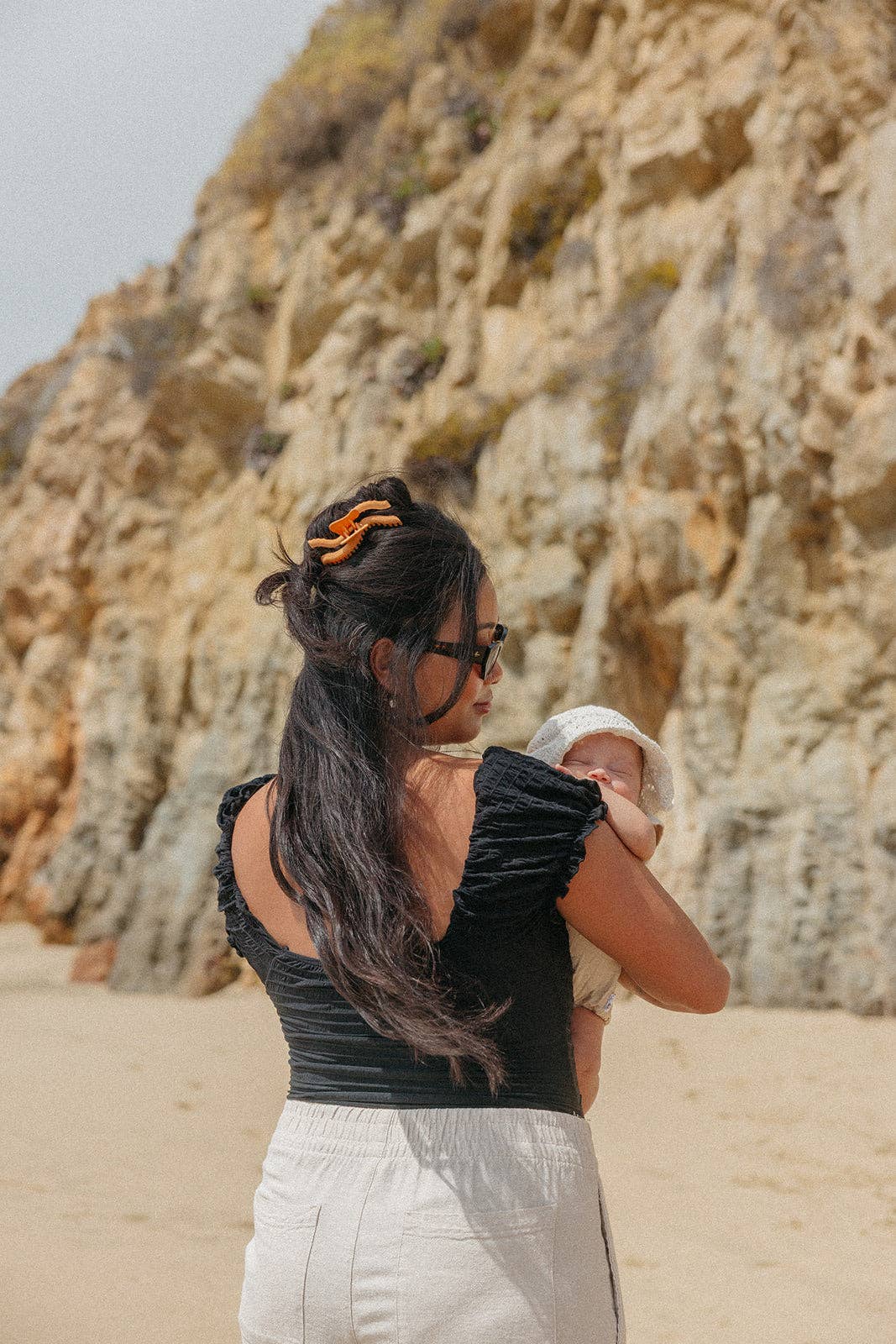 Kaxi Wavy Midi Hold Everything Claw