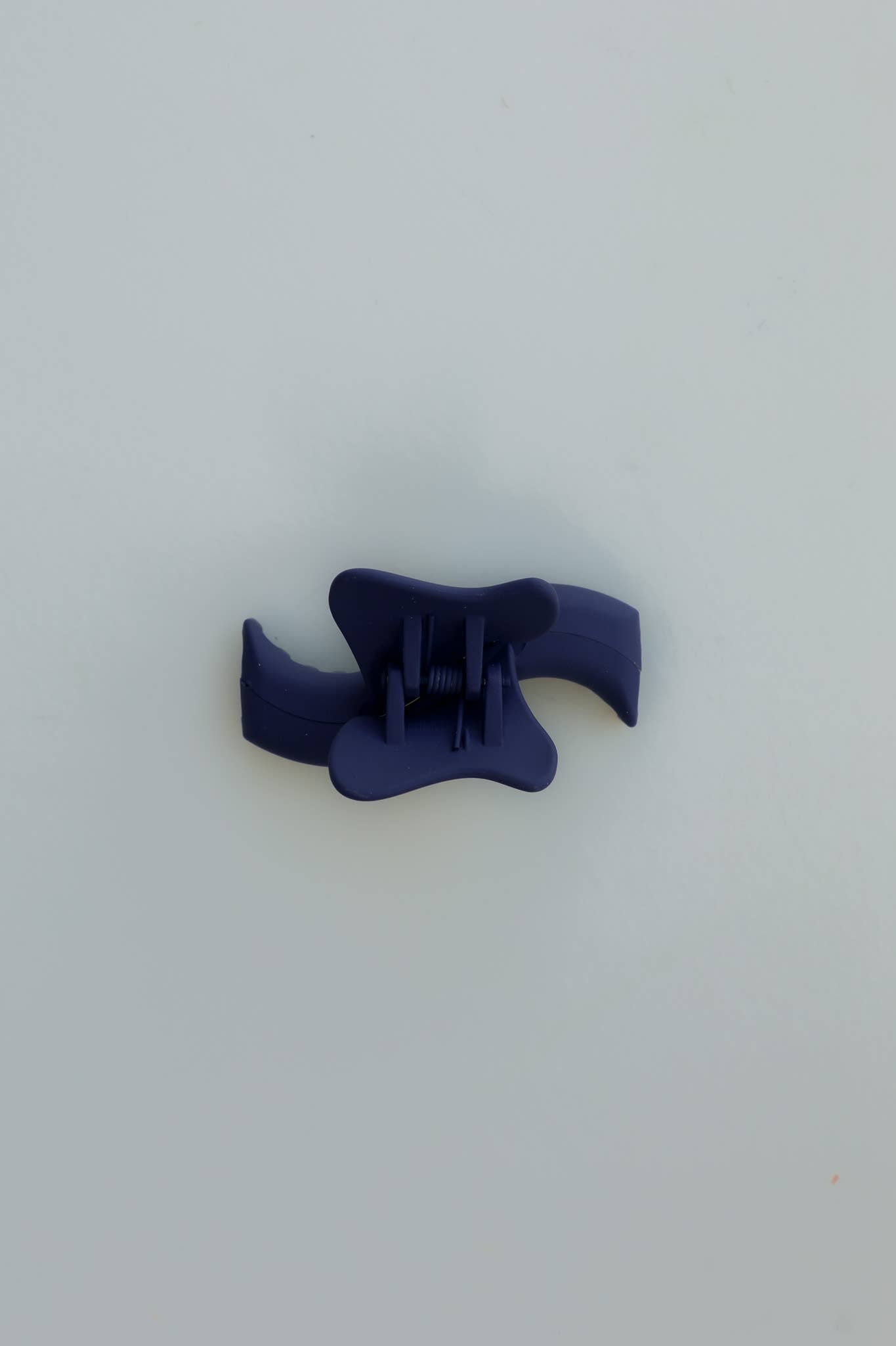 Kaxi Mini Wavy Hold Everything Claw Clip