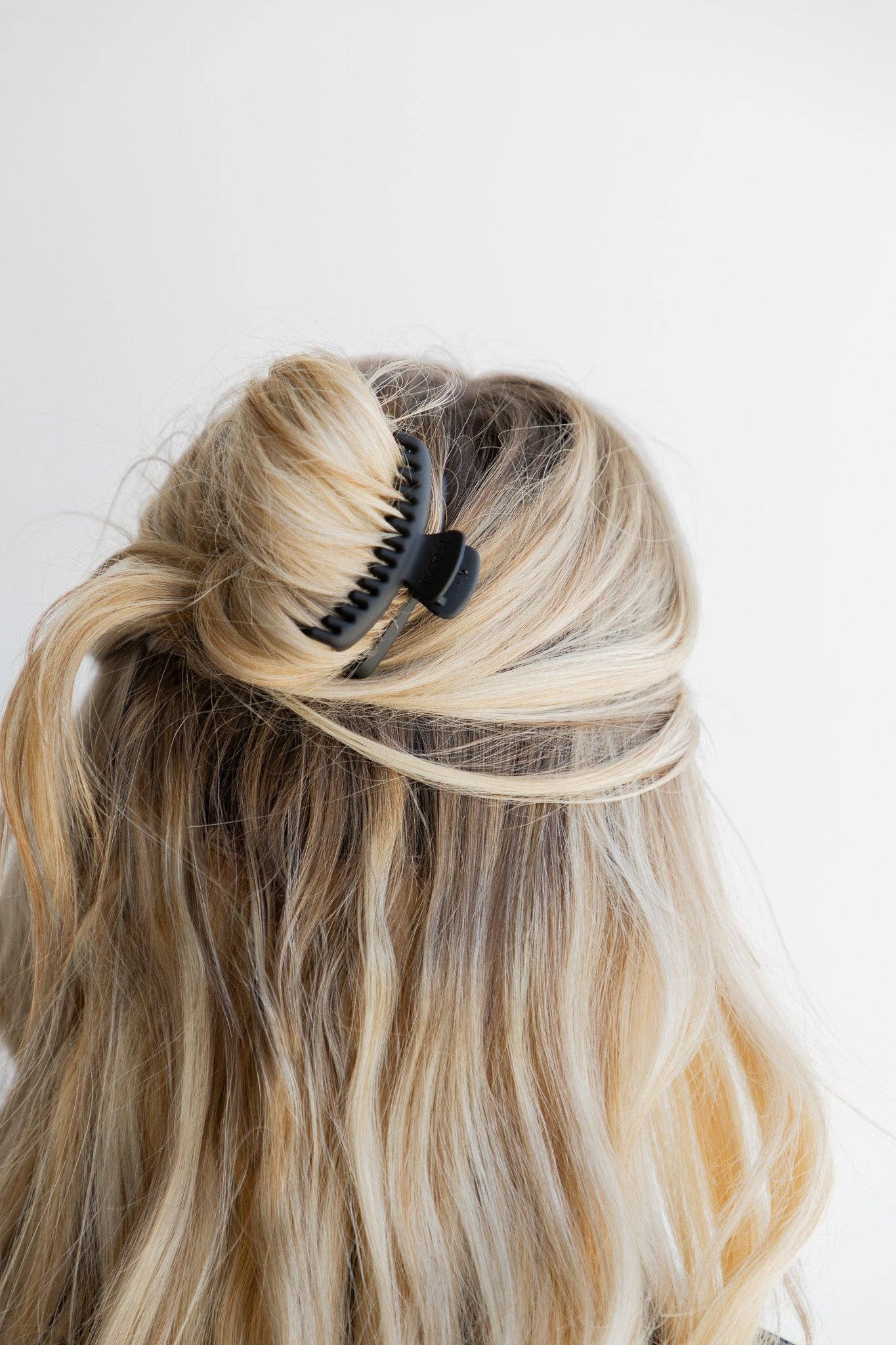 Matte Mini Hold Everything Claw Clip