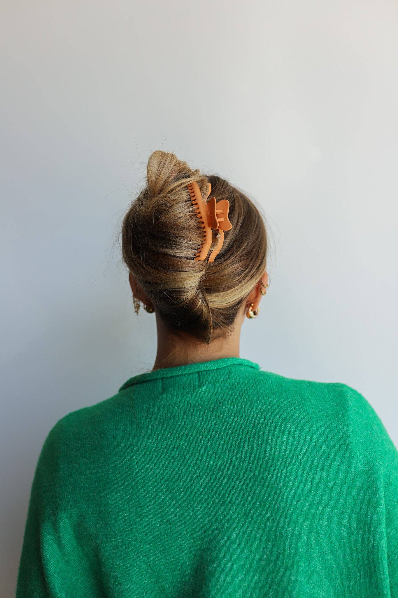 Kaxi Wavy Midi Hold Everything Claw