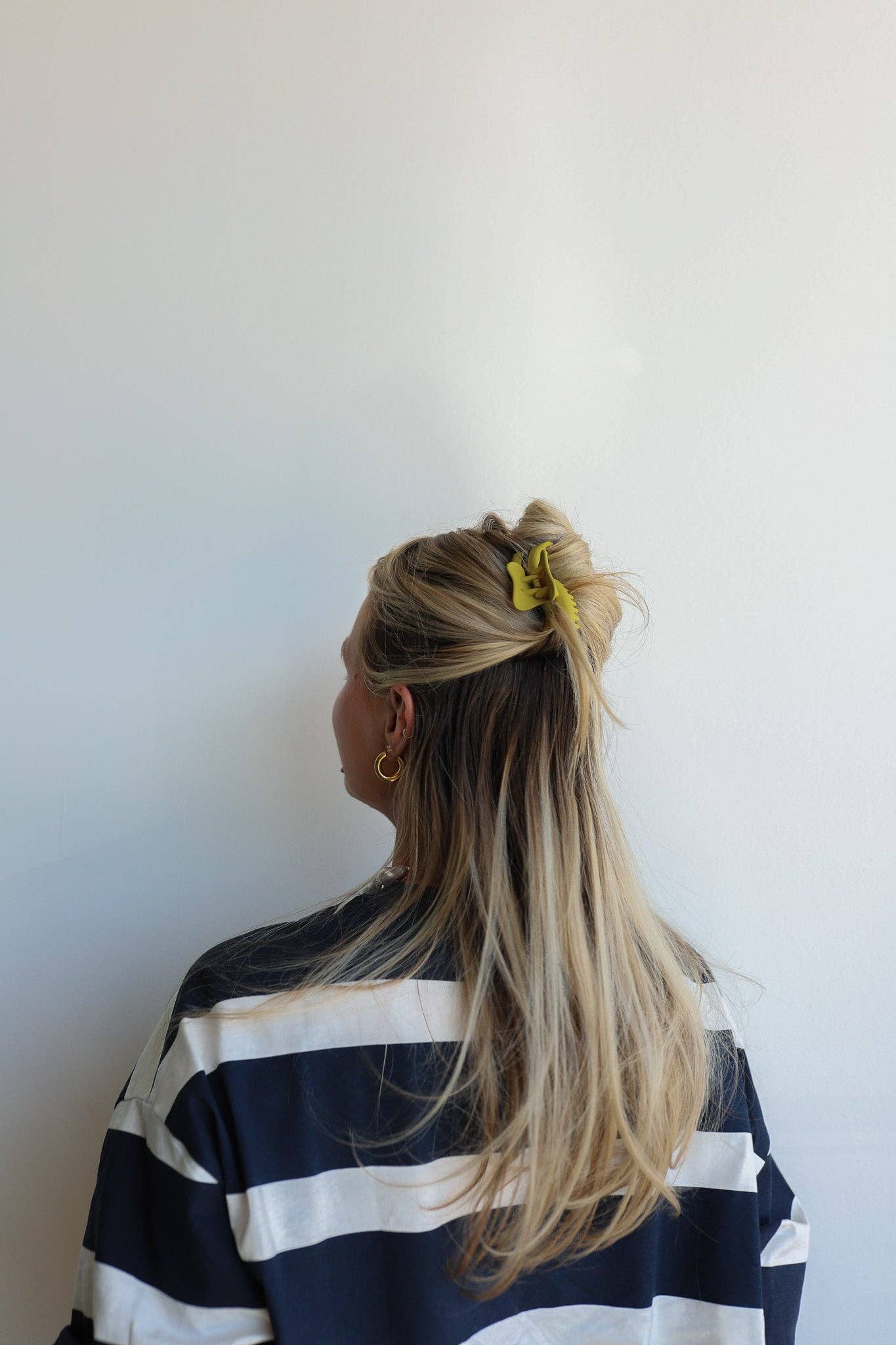 Kaxi Mini Wavy Hold Everything Claw Clip