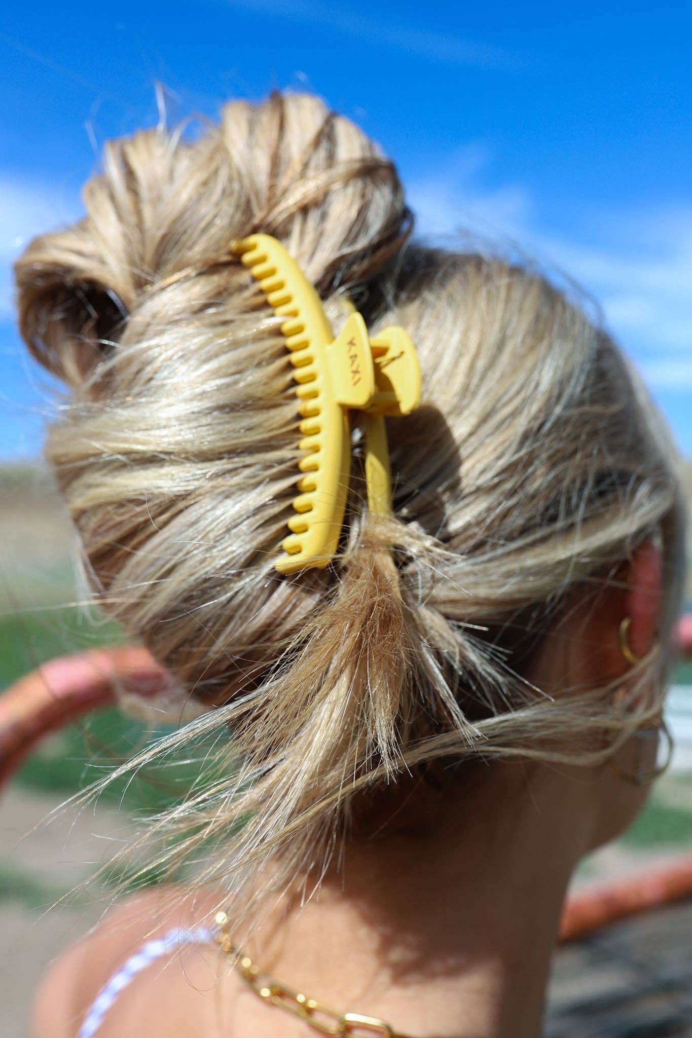 Matte Midi Hold Everything Claw Clip