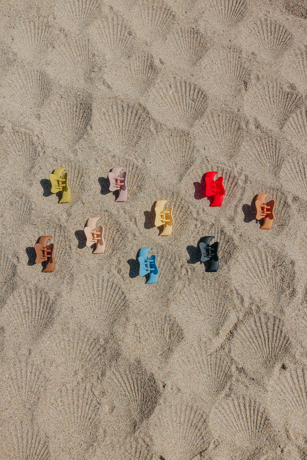 Kaxi Mini Wavy Hold Everything Claw Clip