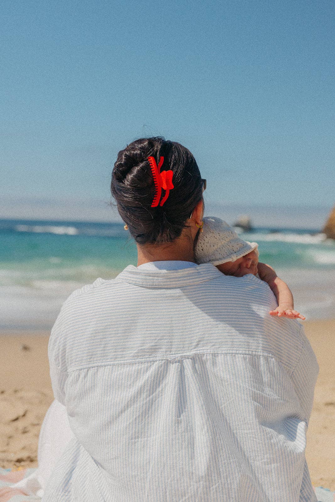 Kaxi Wavy Midi Hold Everything Claw