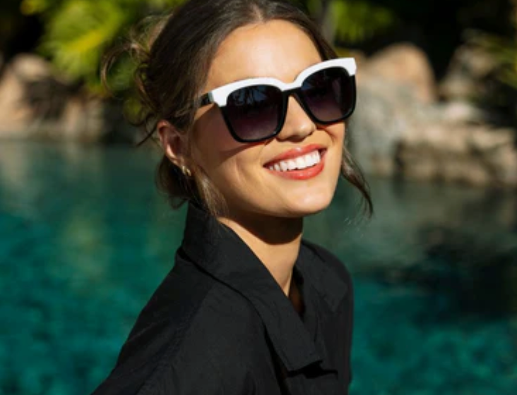 Peepers Frenchy Bifocal Sunglasses - Black/White