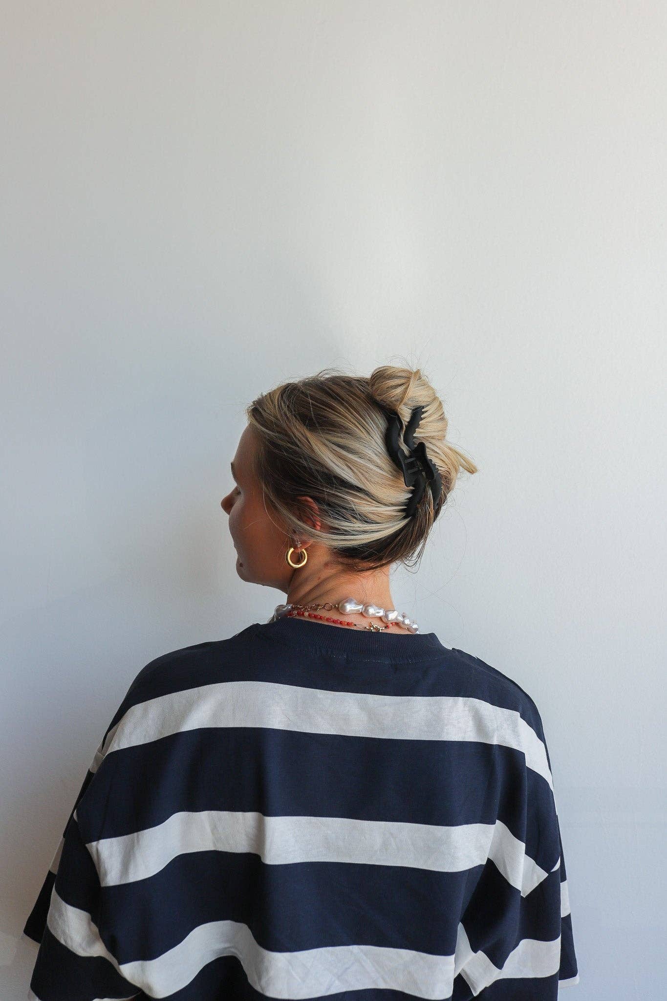 Kaxi Wavy Midi Hold Everything Claw