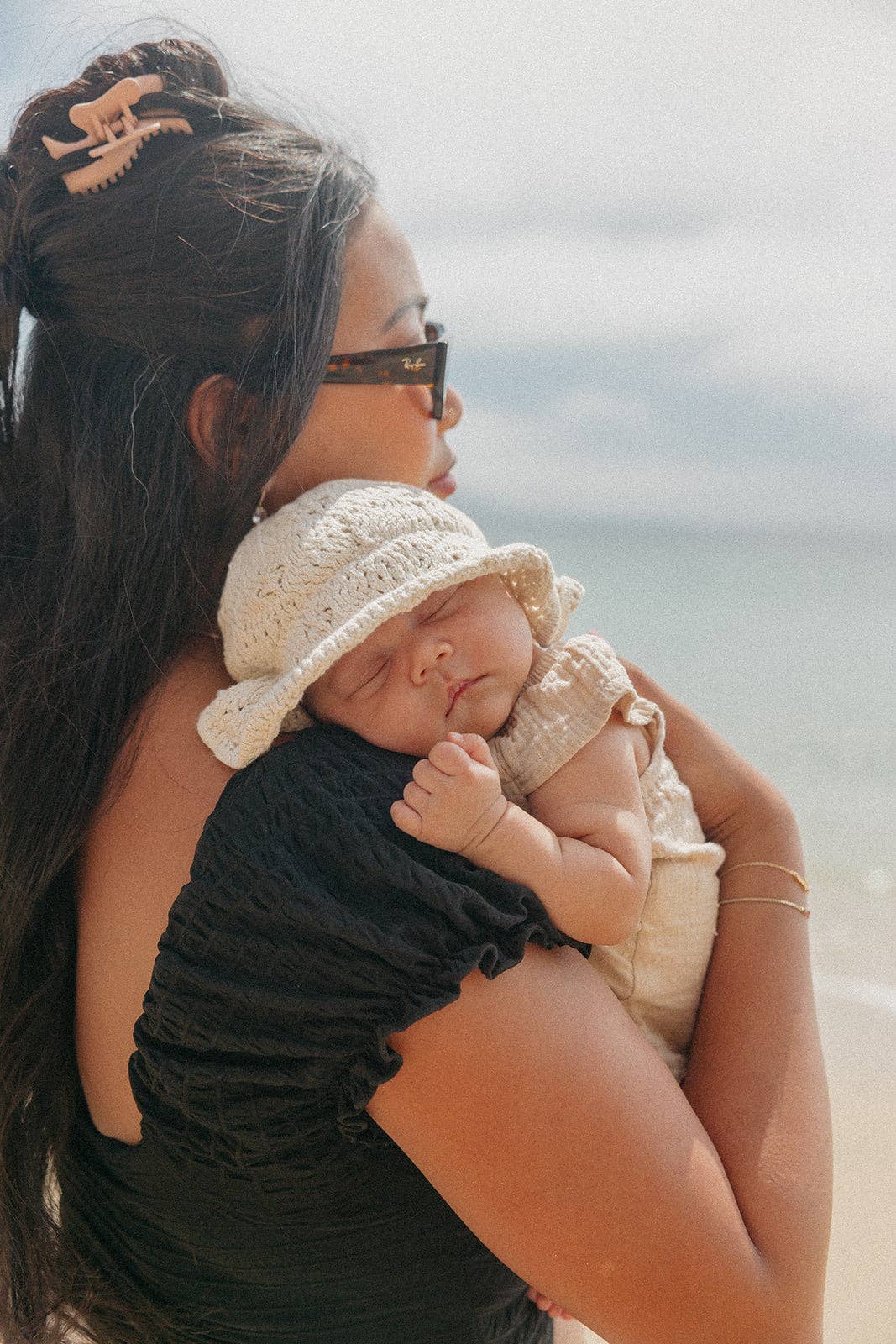 Kaxi Mini Wavy Hold Everything Claw Clip