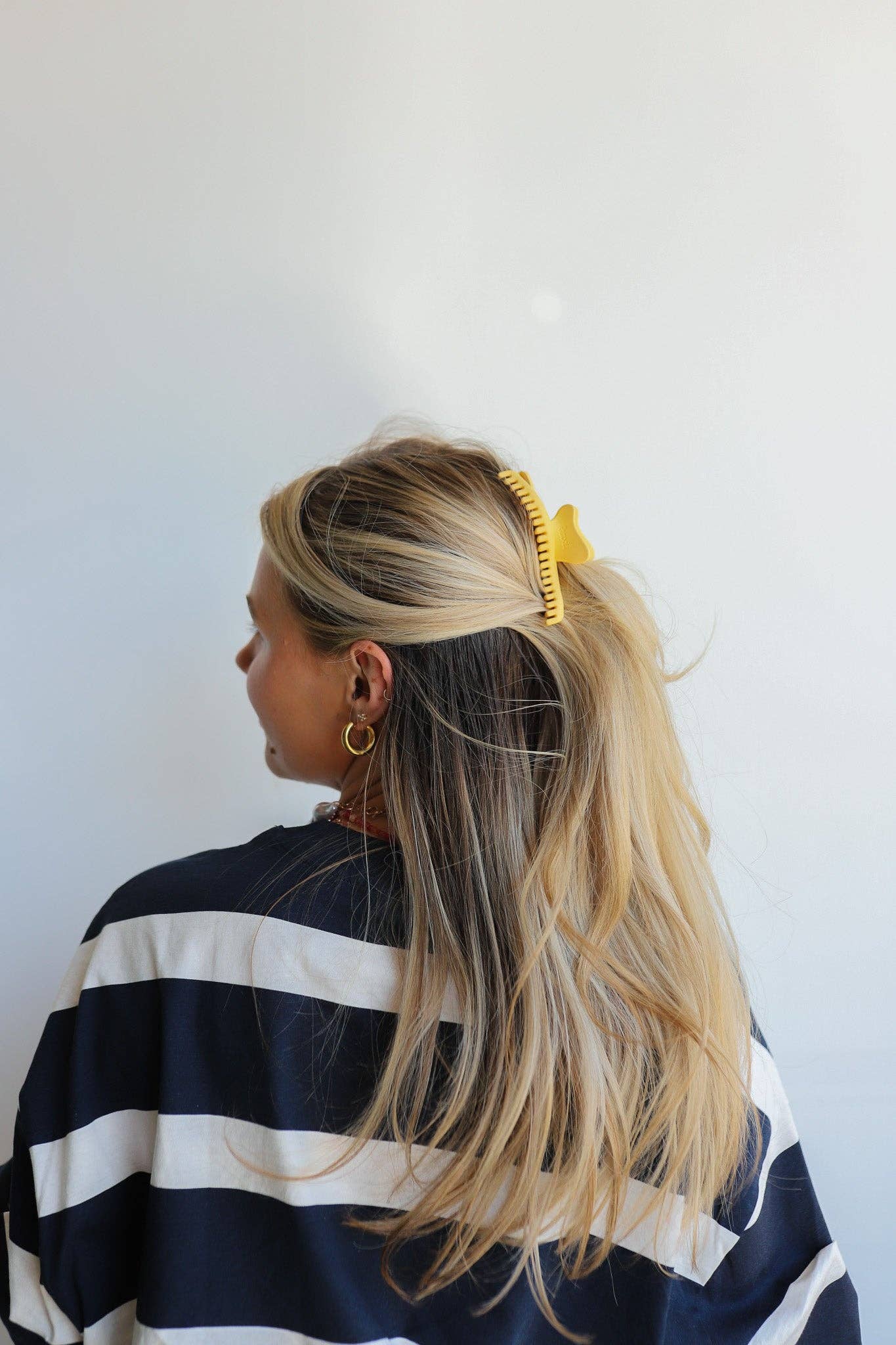 Kaxi Wavy Midi Hold Everything Claw