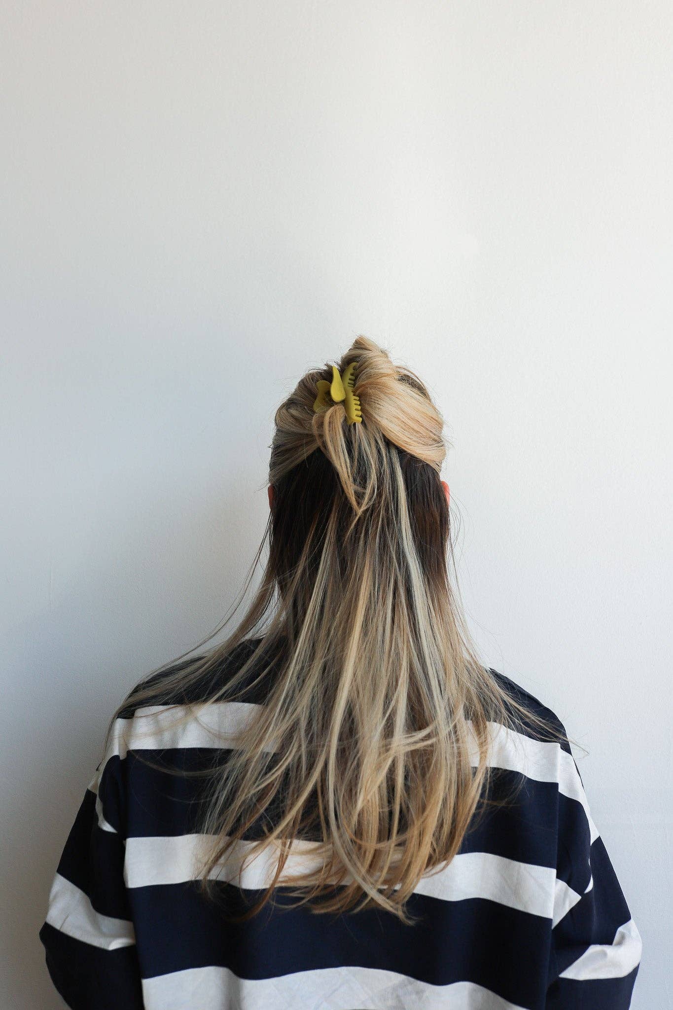 Kaxi Mini Wavy Hold Everything Claw Clip