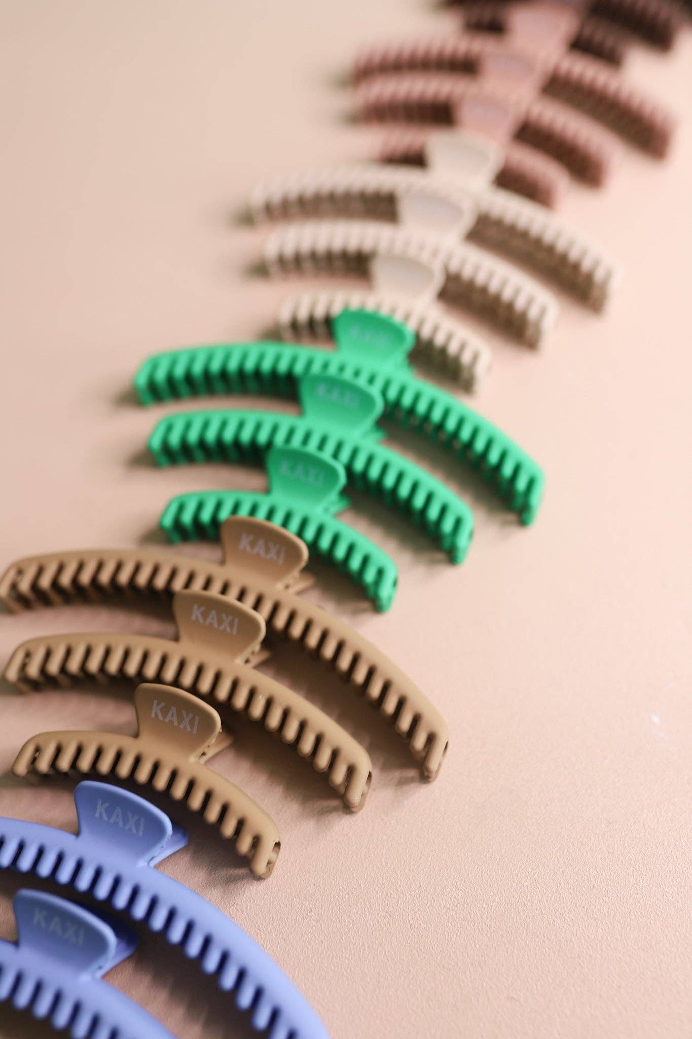 Matte Mini Hold Everything Claw Clip