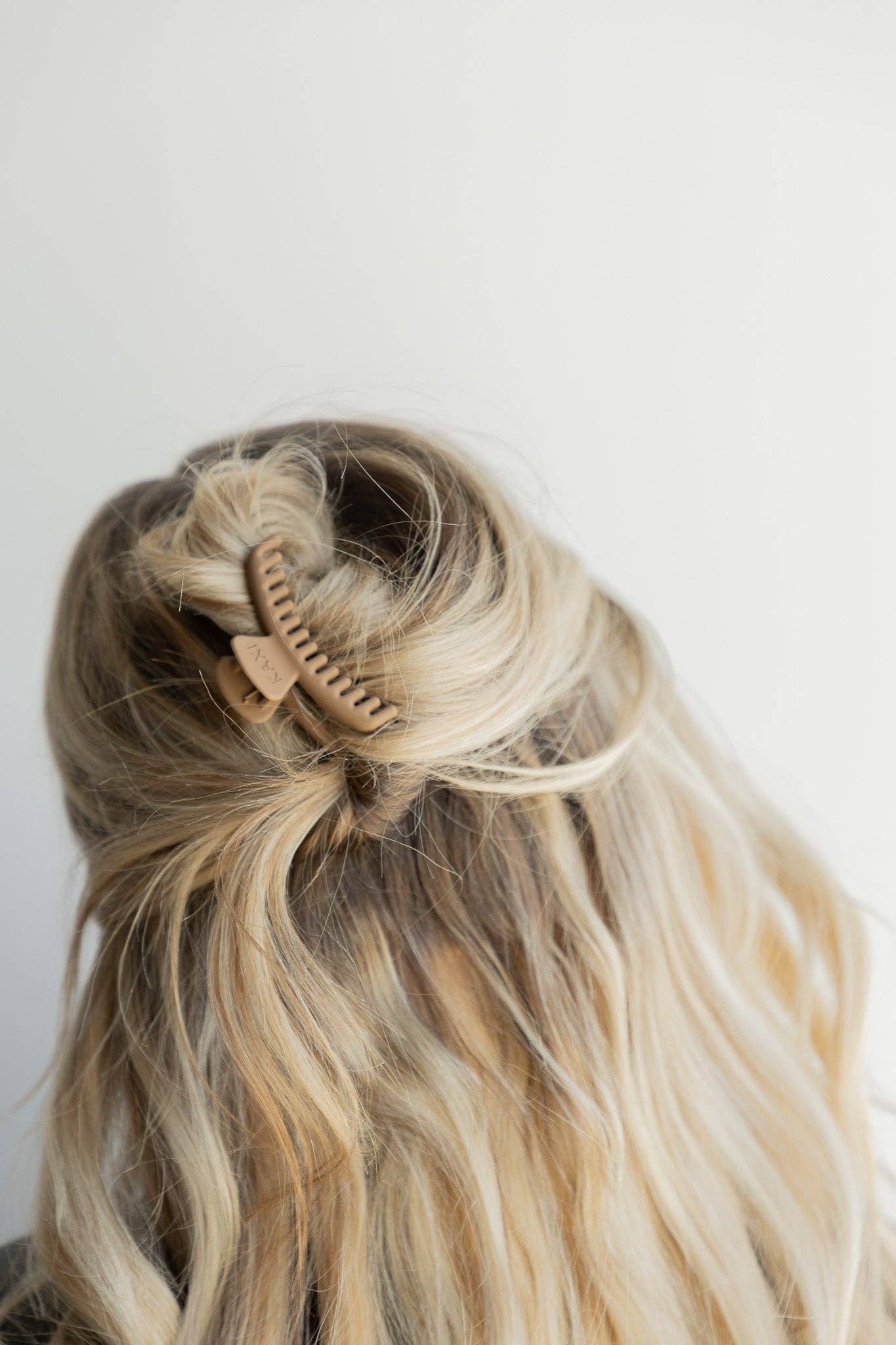 Matte Mini Hold Everything Claw Clip