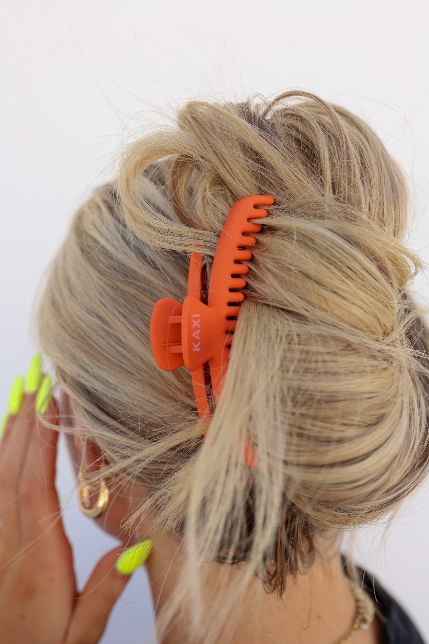 Matte Midi Hold Everything Claw Clip