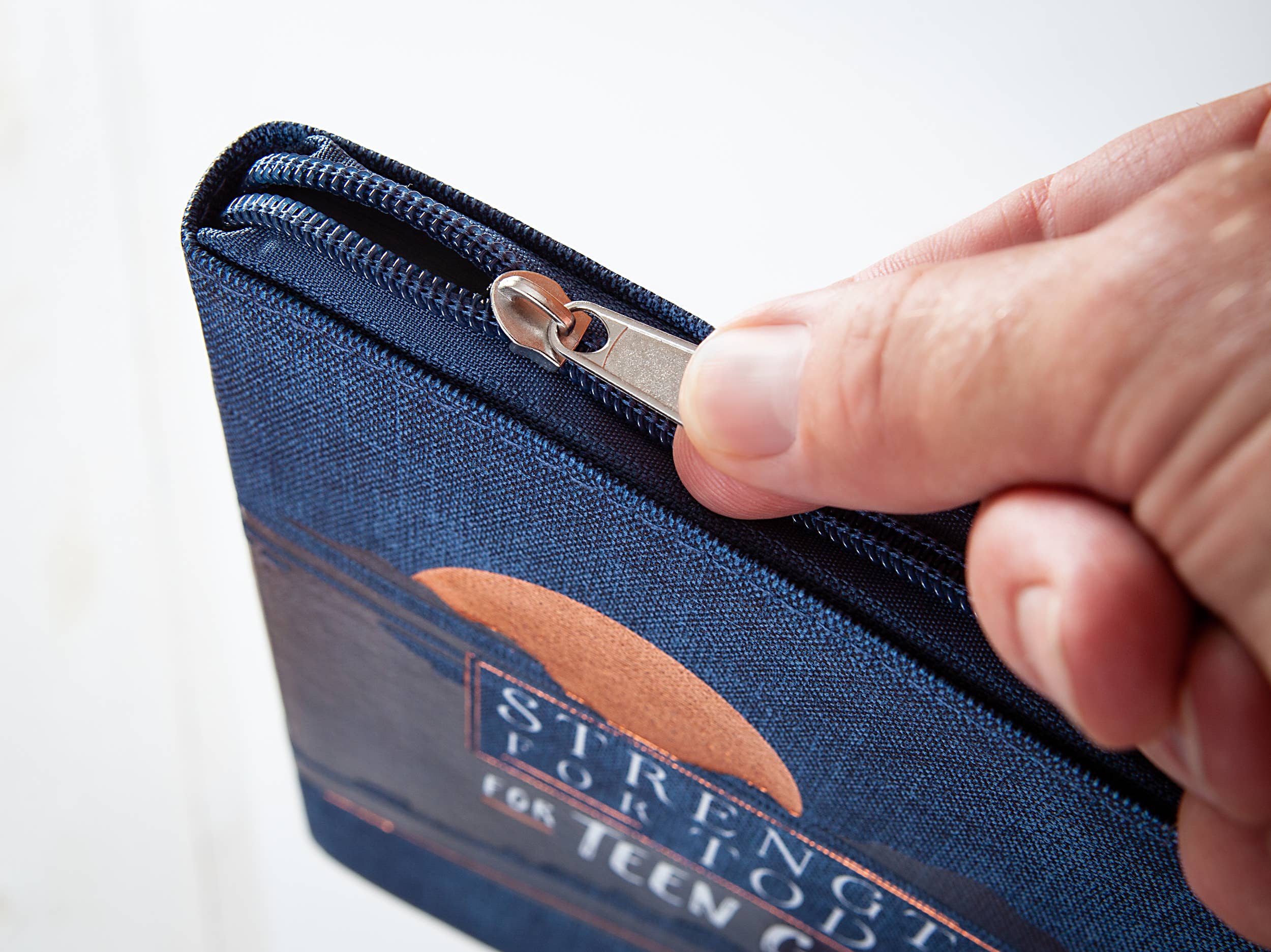 Strength for Today for Teen Guys Devotional