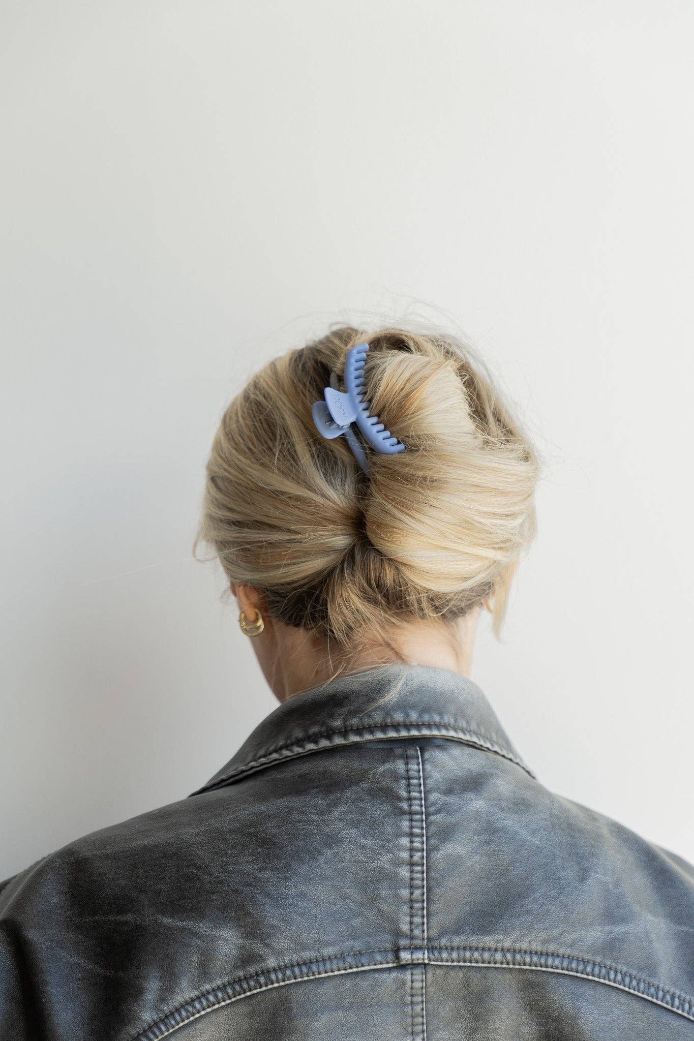 Matte Mini Hold Everything Claw Clip