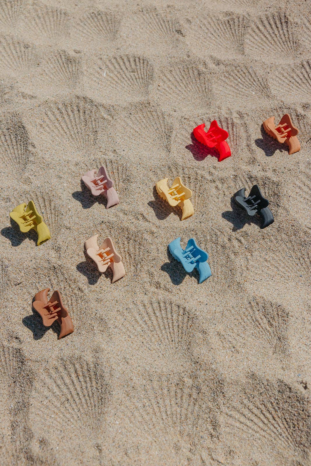 Kaxi Mini Wavy Hold Everything Claw Clip