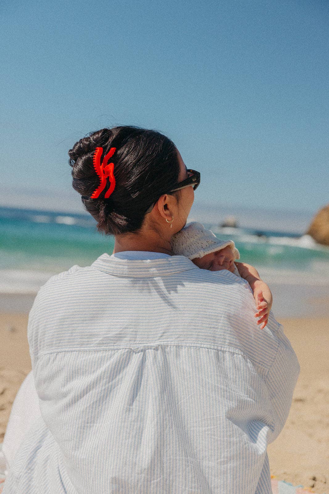 Kaxi Wavy Midi Hold Everything Claw