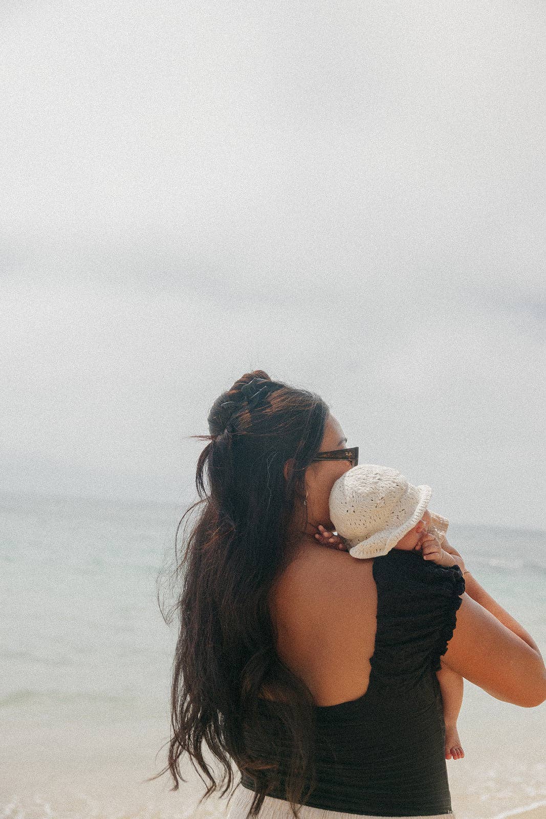 Kaxi Wavy Midi Hold Everything Claw