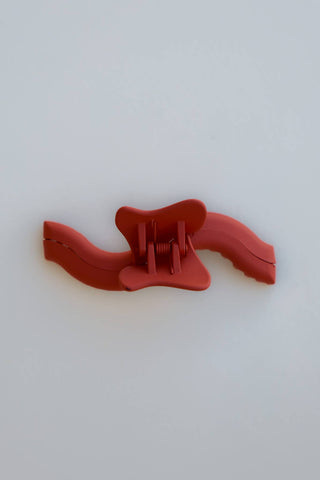 Kaxi Wavy Midi Hold Everything Claw