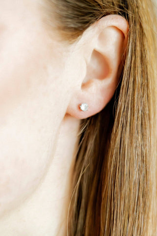 Helen Clear Stone Screwback Stud Earrings – 5mm Silver Tone