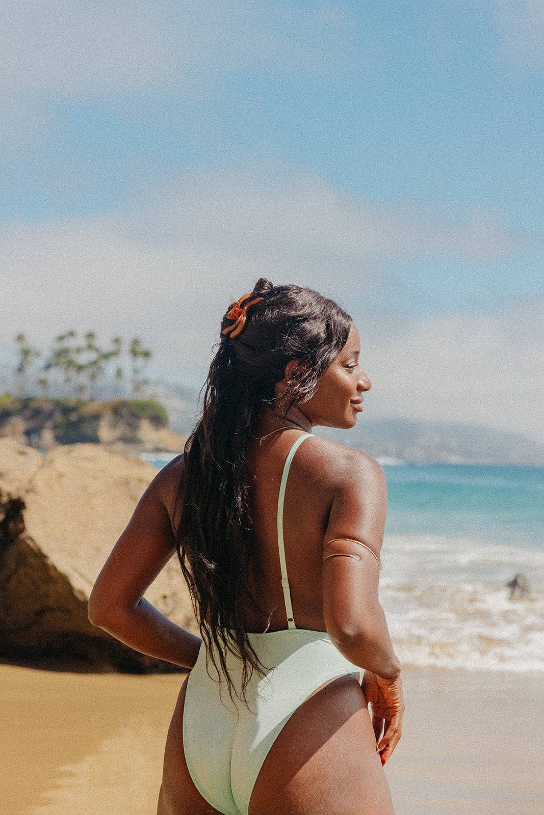 Kaxi Wavy Midi Hold Everything Claw