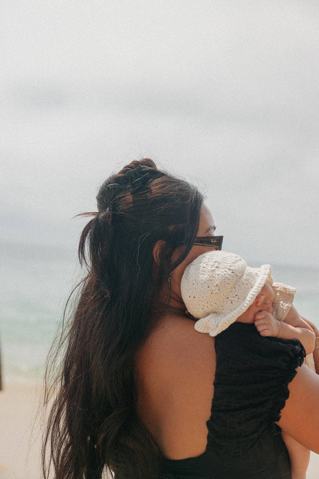 Kaxi Wavy Midi Hold Everything Claw