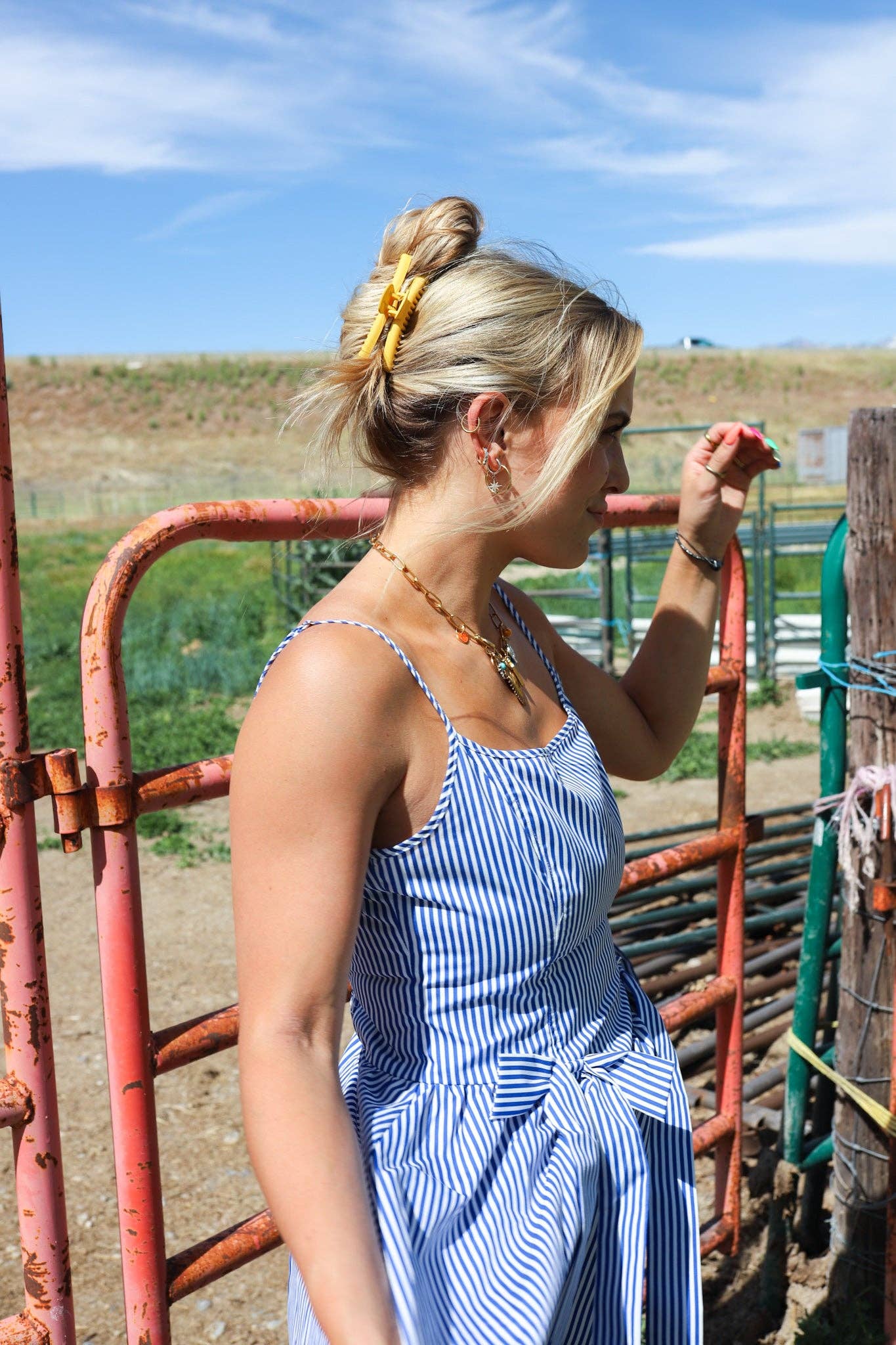 Matte Midi Hold Everything Claw Clip