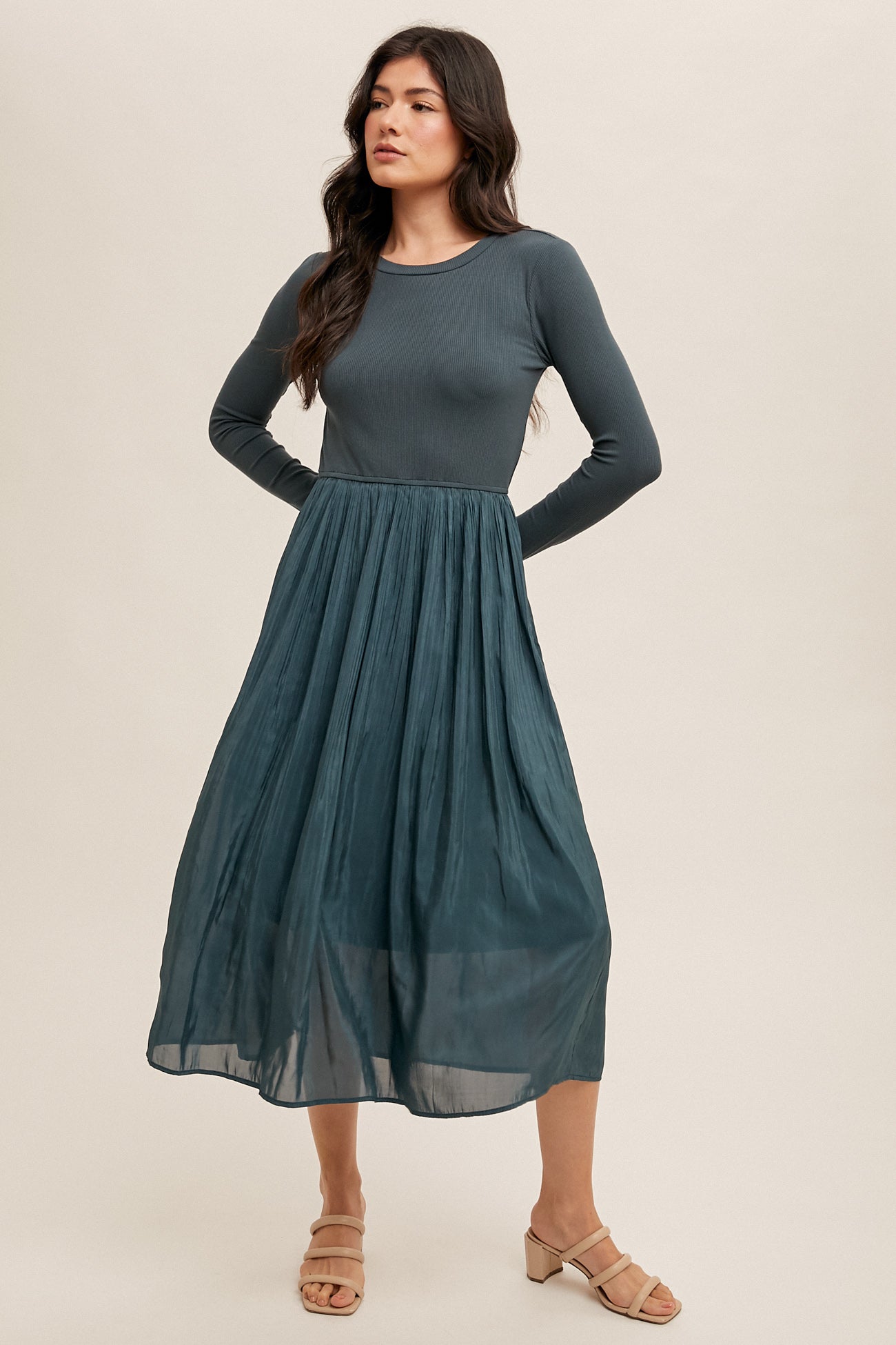 Ribbed Knit Contrast Pleated Dress