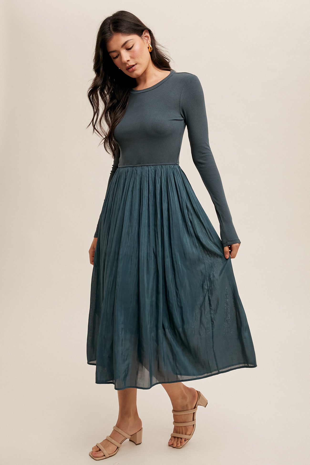 Ribbed Knit Contrast Pleated Dress