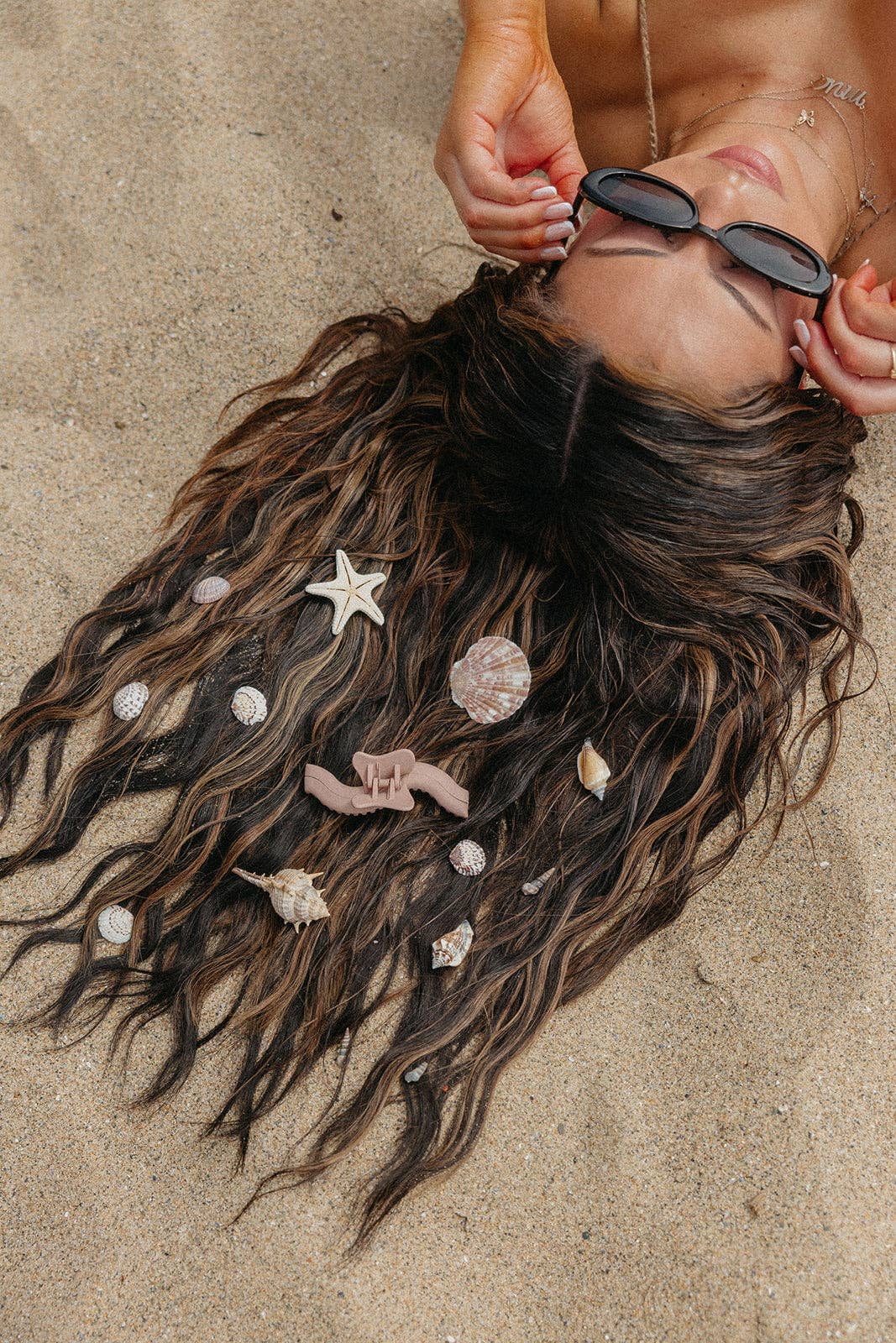 Kaxi Wavy Midi Hold Everything Claw