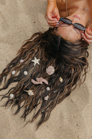 Kaxi Wavy Midi Hold Everything Claw