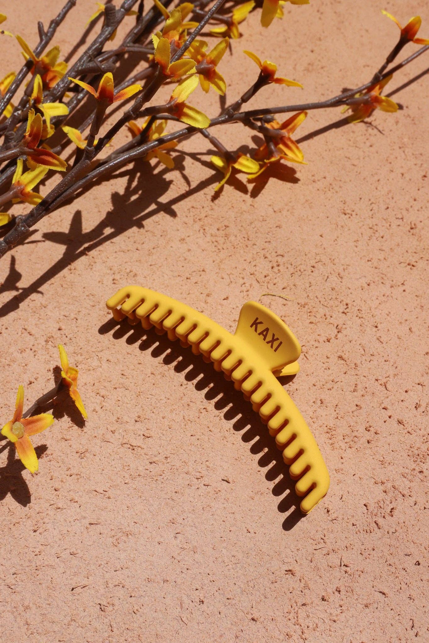 Matte Midi Hold Everything Claw Clip