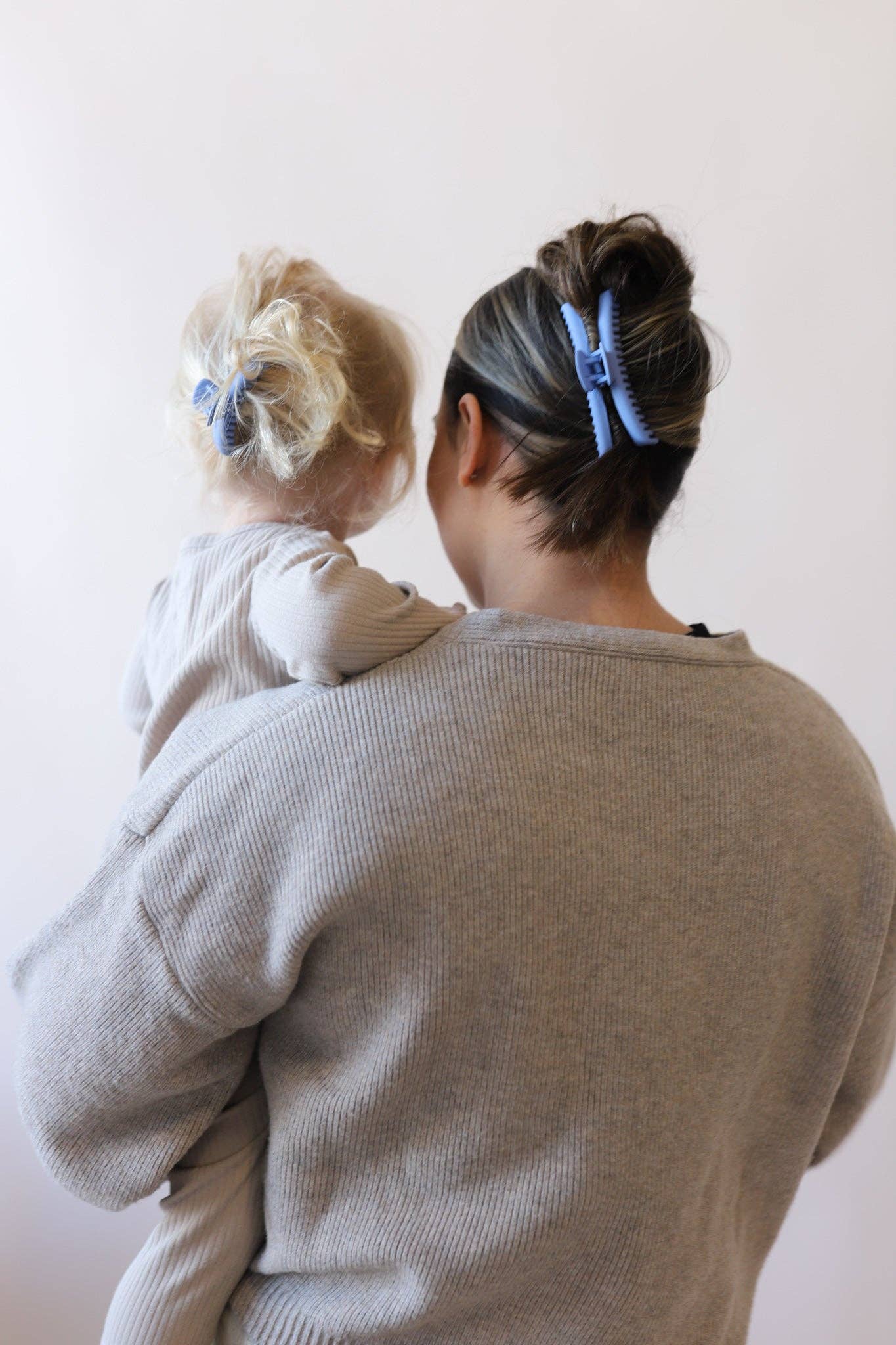 Matte Midi Hold Everything Claw Clip