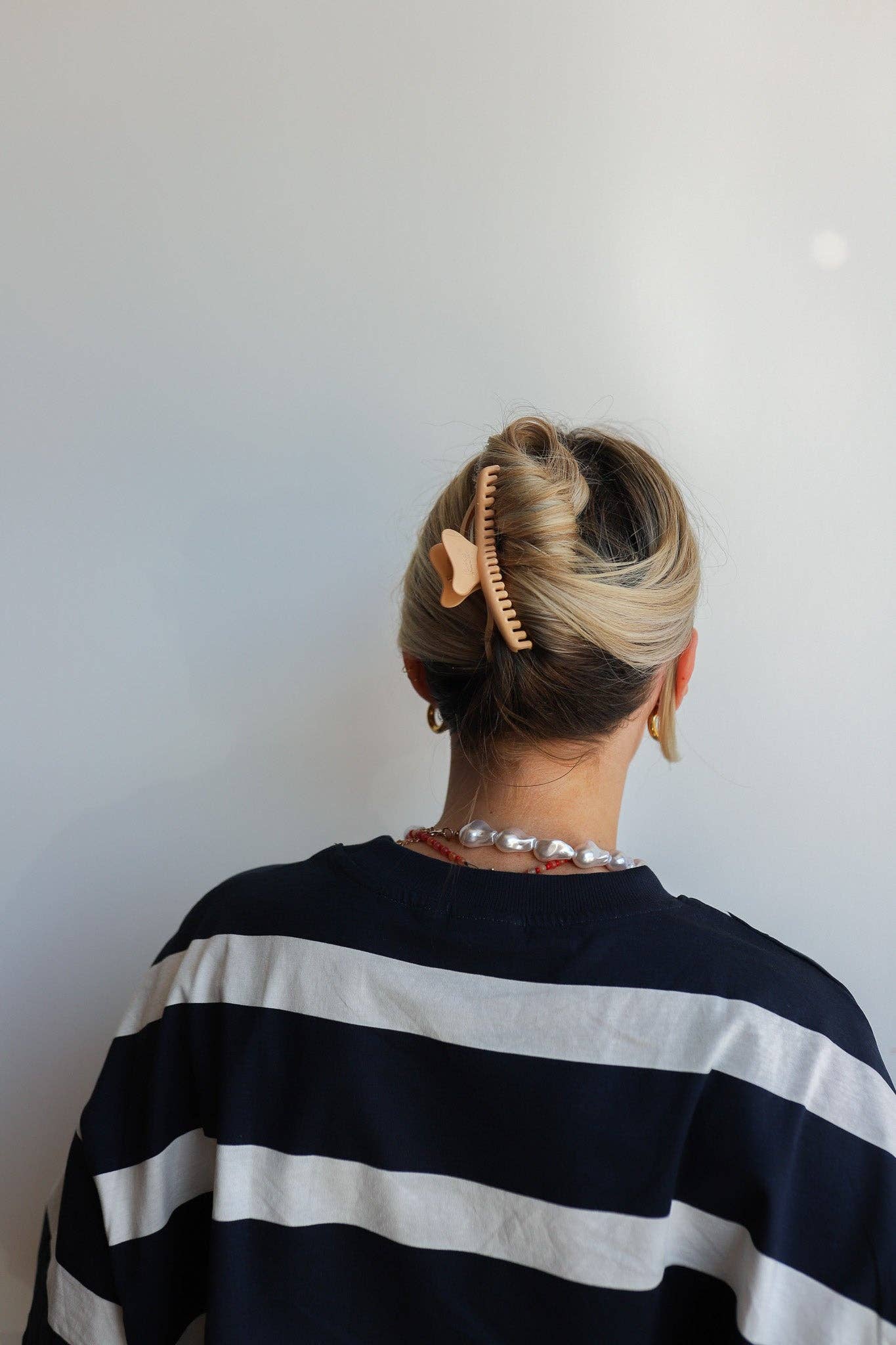 Kaxi Wavy Midi Hold Everything Claw