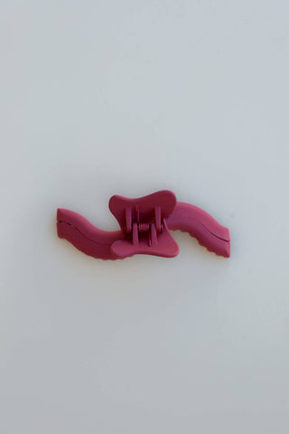 Kaxi Wavy Midi Hold Everything Claw