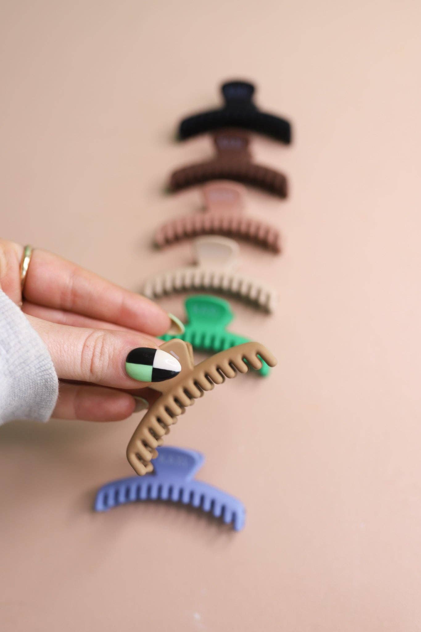 Matte Mini Hold Everything Claw Clip