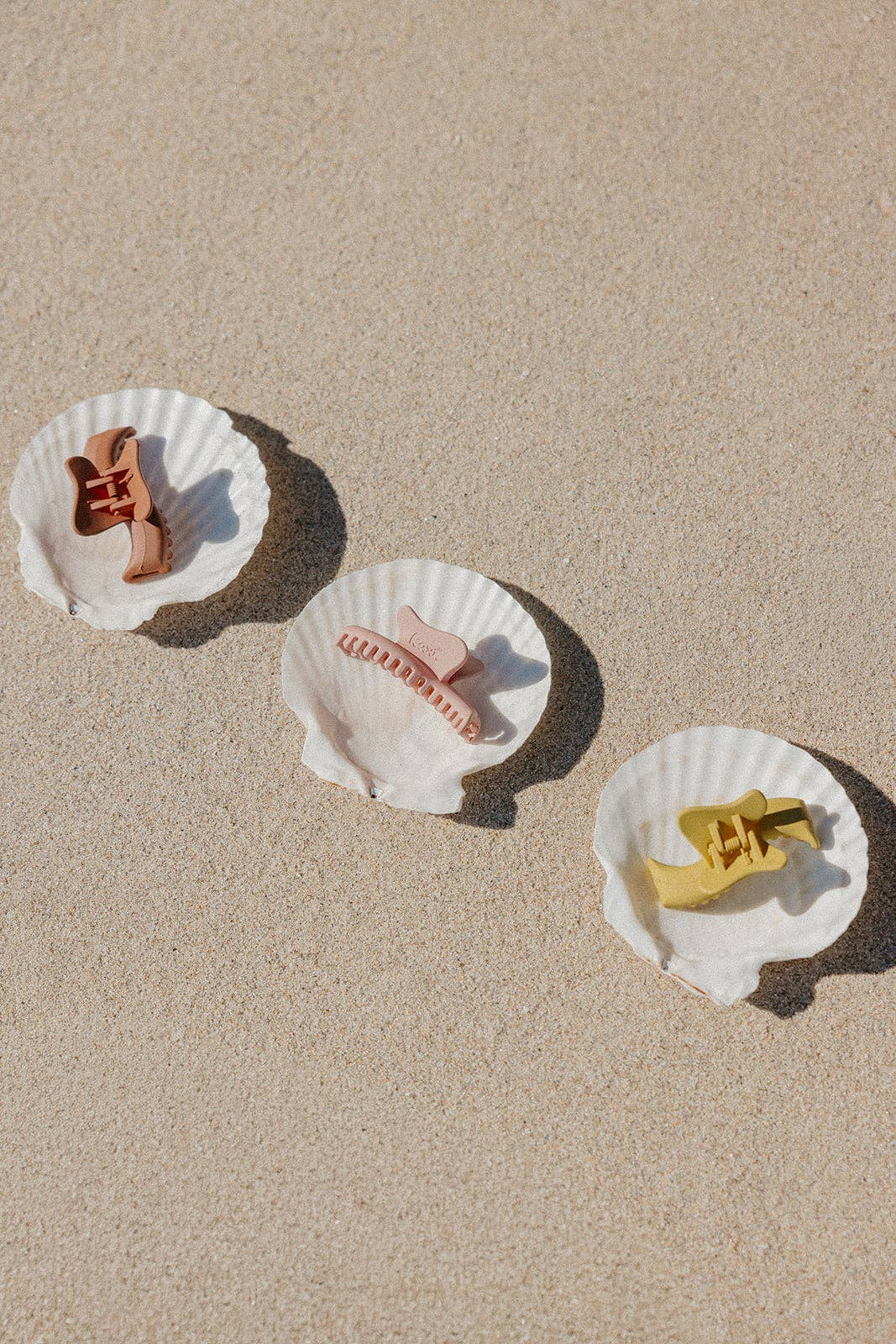 Kaxi Mini Wavy Hold Everything Claw Clip