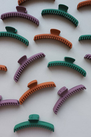 Matte Midi Hold Everything Claw Clip