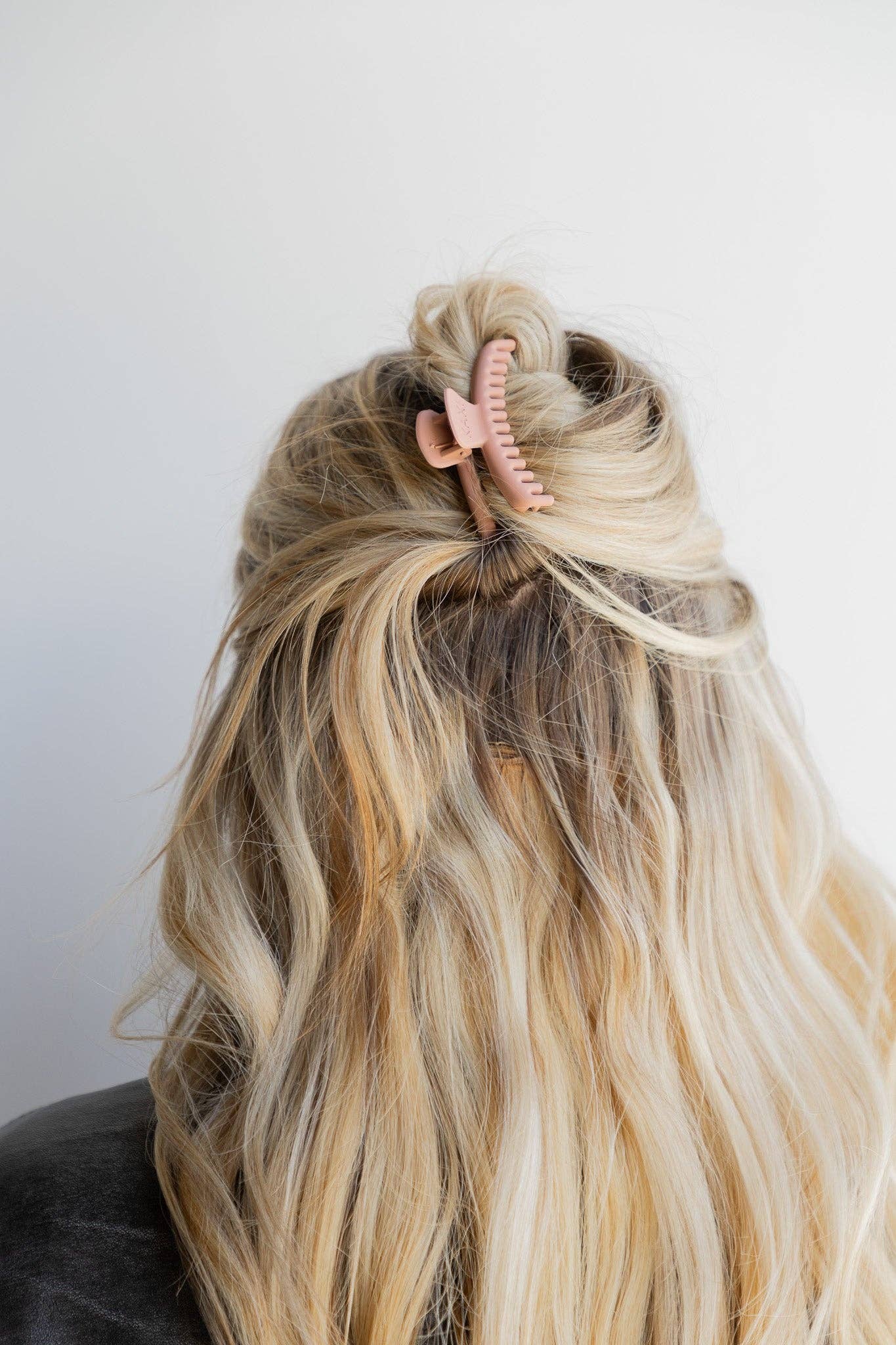 Matte Mini Hold Everything Claw Clip