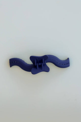 Kaxi Wavy Midi Hold Everything Claw
